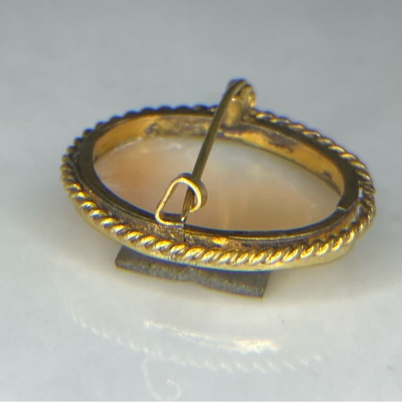 Vintage Antique Carved Shell Cameo Brooch Pin 10k GOLD Filled Jeweler tested - Picture 10 of 17